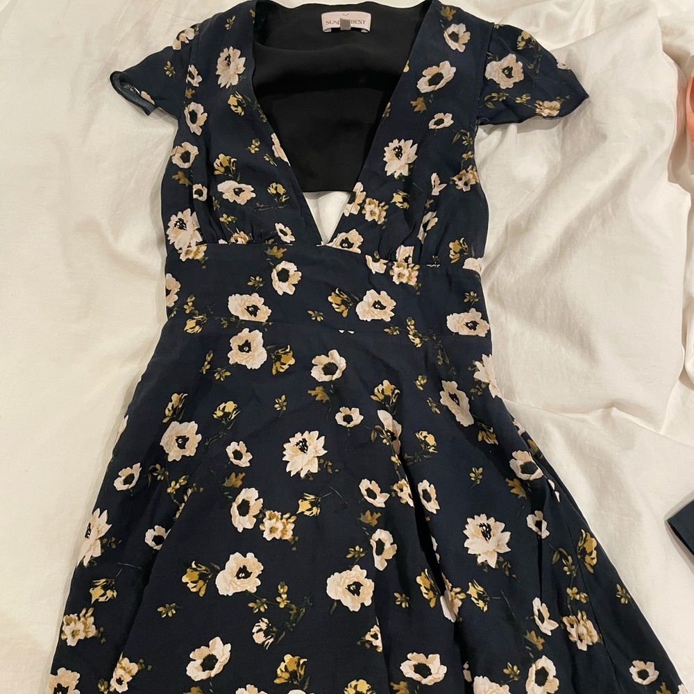 Aritzia Sunday Best Rand dress in navy blue. 💙